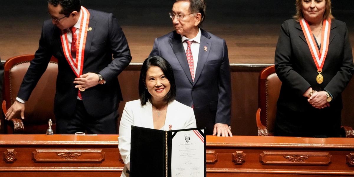 Keiko Fujimori recibe constancia como presidenta electa de Perú; promete un gobierno de 