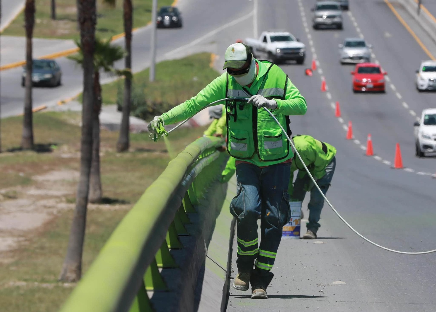 Embellecen y dan mantenimiento a vialidades clave con el programa ‘Aquí Andamos’