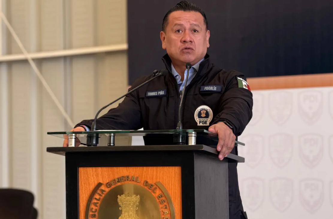 Fiscal de Michoacán va por candidatura a la gubernatura por Morena: Torres Piña Pide ampliar su licencia